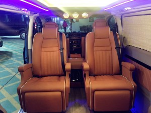 奔馳V260改裝航空座椅內(nèi)飾，多功能