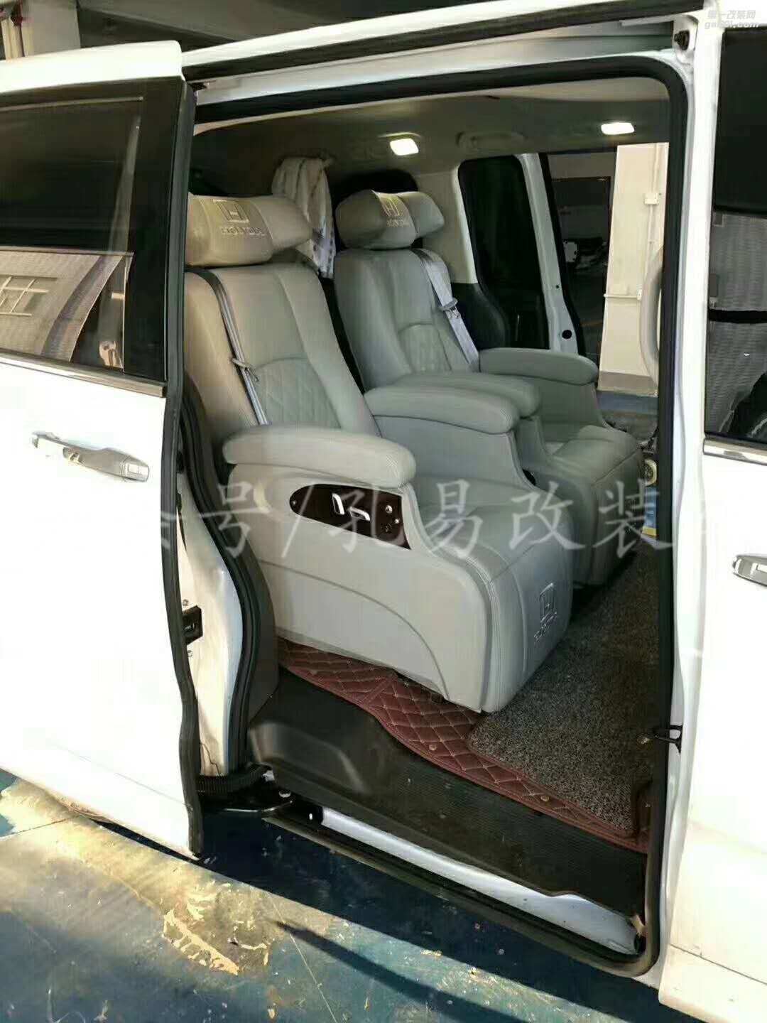 本田艾力紳改內(nèi)飾航空座椅，簡單舒適