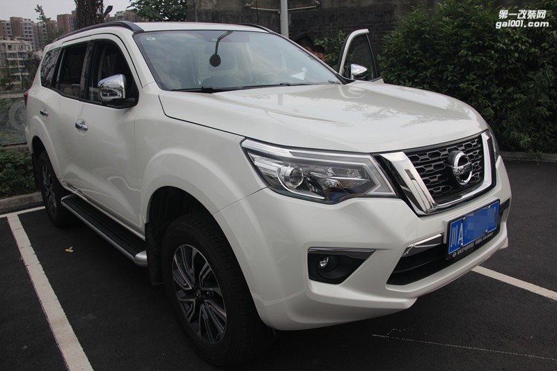 日產(chǎn)途達(dá)內(nèi)飾改裝 桃木內(nèi)飾 成都日產(chǎn)內(nèi)飾改裝店 通風(fēng)座椅改裝 電動座椅改裝