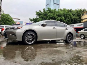 雷克薩斯，換 BBS  RGR 18寸 完工！