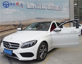 奔馳C200L紅色內(nèi)飾