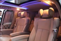 高端MPV的贵士改装航空座椅、木地板、顶棚氛围灯