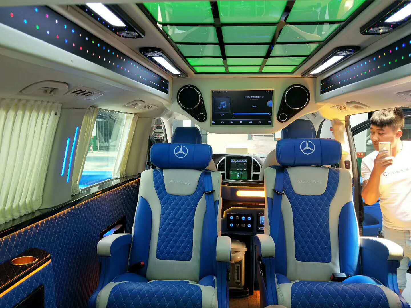 奔弛高頂商務(wù)車(chē)--藍(lán)色土耳其