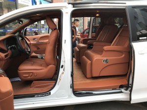 四川成都豐田賽納汽車內(nèi)飾改裝從原裝車到改裝的升級蛻變