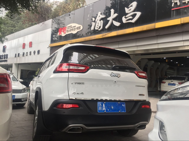 Jeep自由光汽車音響改裝德國(guó)零點(diǎn)喇叭 愛威DSP6功放 重慶渝大昌
