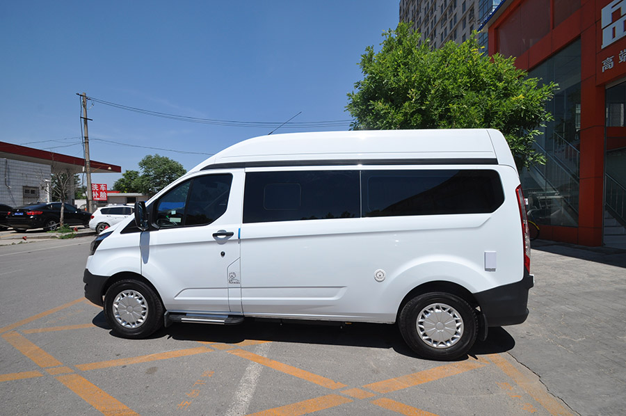 新全順改裝房車后能做飯還能睡6人？