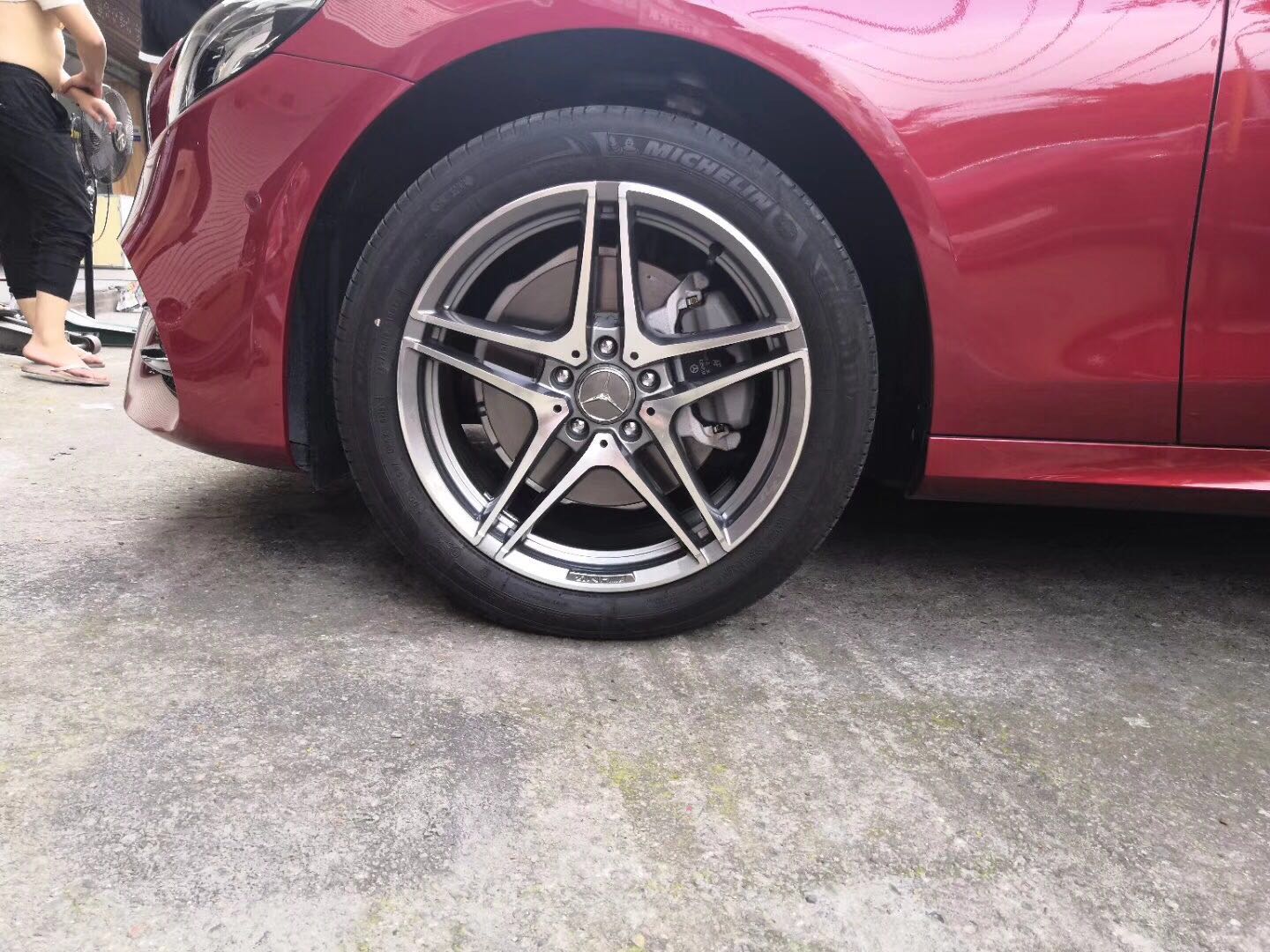 奔馳E300 升級改裝18寸AMG 輪轂