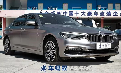 18款寶馬5系530車身個(gè)性改裝電光鈦金灰色膜