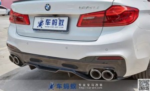 18款寶馬5系530 M運(yùn)動(dòng)套裝改裝升級(jí)四出排氣與碳纖后擾流板