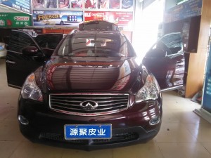 ?？谠淳郏⒎颇岬线M(jìn)口酒紅色真皮內(nèi)飾改裝，給你全新感覺