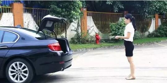 寶馬5系加裝電動尾門，這么物美價廉實在情不自禁啊