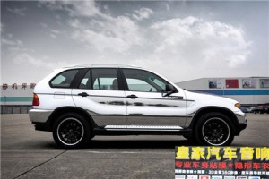 寶馬X5電鍍銀搭配亮光黑——郴州市皇家音響