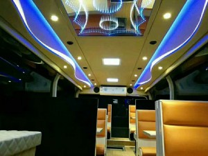 中巴餐飲車改裝