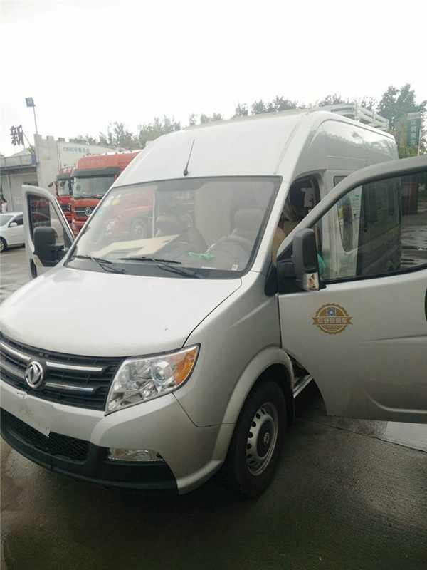 東風(fēng)御風(fēng)長(zhǎng)軸高頂房車