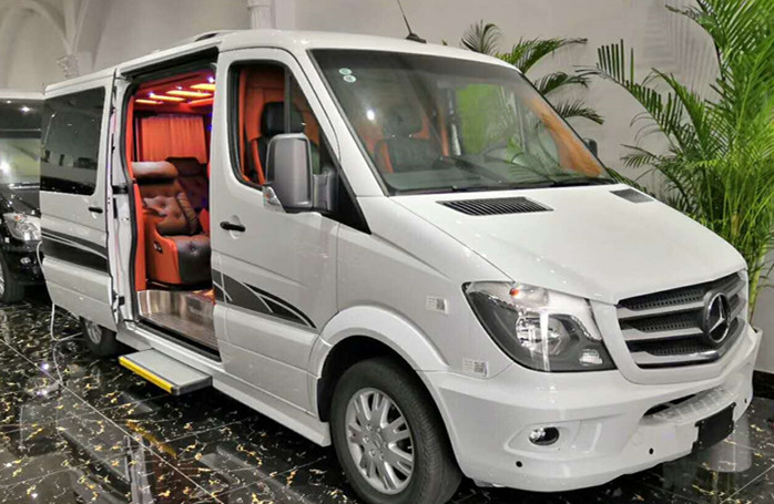 奔馳斯賓特平頂商務(wù)車內(nèi)飾改裝