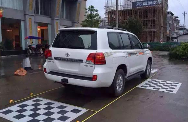 豐田蘭德酷路澤360全景專車專用實拍圖