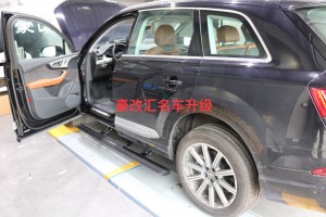 奥迪Q7电动踏板，方便老人小孩上下车，美观实用