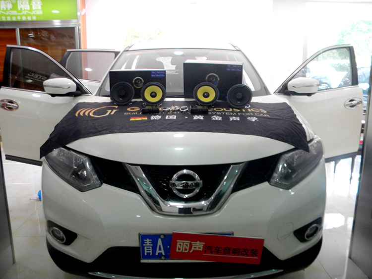 西寧汽車音響改裝哪家好？西寧尼桑奇駿音響二次升級黃金聲學作業(yè)