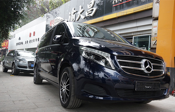 奔馳V250商務(wù)房車汽車內(nèi)飾改裝和實(shí)木地板改裝 重慶渝大昌汽車音響