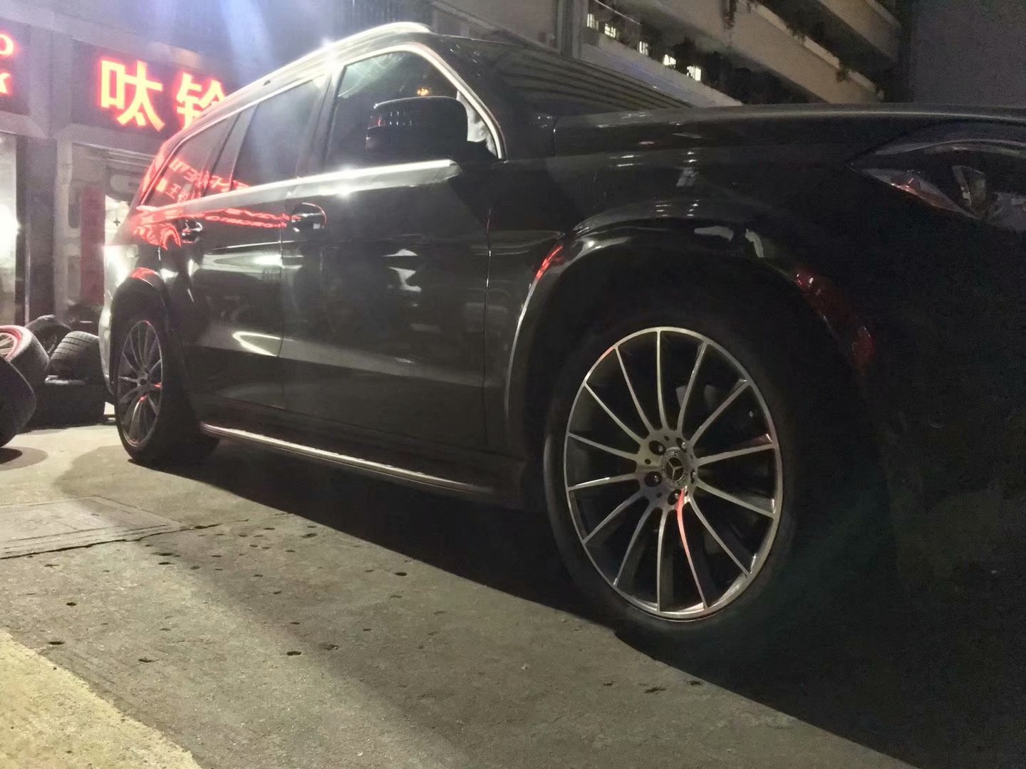 奔馳，換 原裝 AMG 21寸 ? 倍耐力 完工！