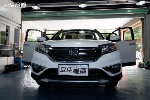 白色本田CRV升級芬朗汽車音響漳州立佳汽車音響