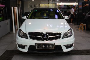 長沙汽車改色貼膜實(shí)體店 奔馳全車鉆石白紅 青蛙王子改色膜