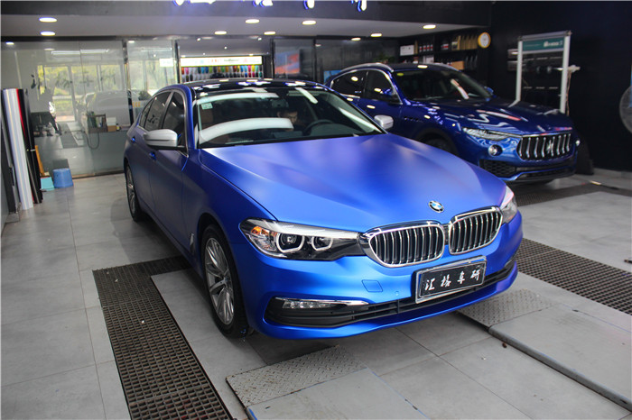 長(zhǎng)沙改裝店 寶馬五系改色貼膜 美國(guó)禿鷹Teckwrap綢緞金屬藍(lán)車(chē)身改色膜