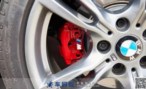 17款寶馬3系320剎車卡鉗改色（紅色帶M字標）-車螞蟻汽車改裝俱樂部