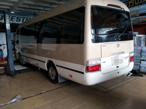 ?？谠淳鄹难b，17座考斯特接待用車改裝內(nèi)飾