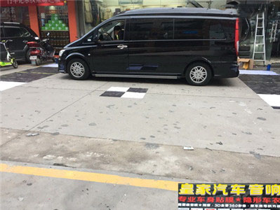 奔馳威霆安裝億車安360度全景行車記錄儀——郴州市皇家音響