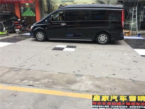 奔馳威霆安裝億車安360度全景行車記錄儀——郴州市皇家音響