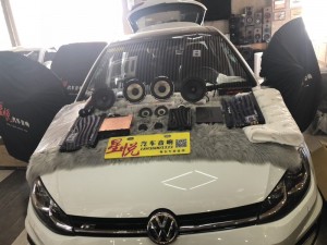 汕頭星悅汽車音響大眾高爾夫全車隔音降噪音響改裝勁浪PS165F3三分頻德國(guó)海螺進(jìn)入“發(fā)燒”狀態(tài)先鋒主機(jī)德國(guó)蟒蛇線材