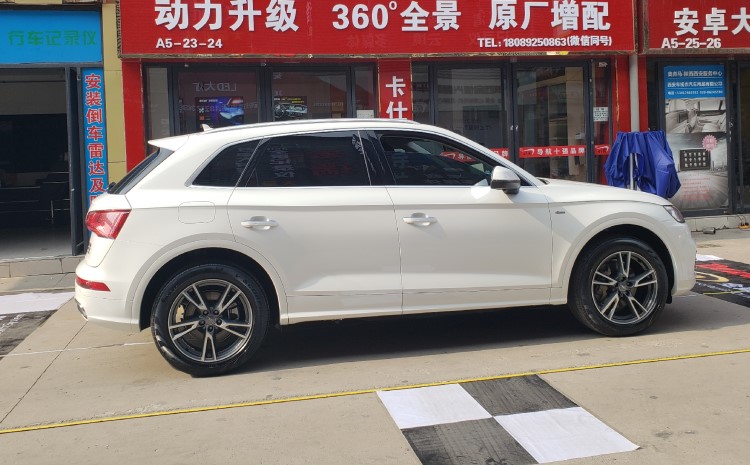 西安第一臺(tái)18款?yuàn)W迪Q5L加裝道可視360度全景行車(chē)記錄儀倒車(chē)影像系統(tǒng)