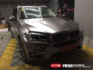 成都靚車會青羊店寶馬X5電光金屬鈦金汽車改色貼膜