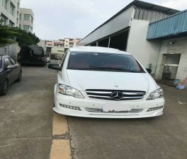 奔馳威霆白色商務(wù)車內(nèi)飾改裝