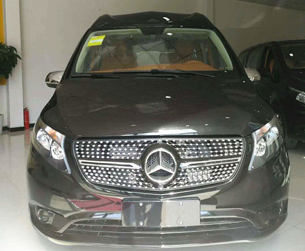 奔馳威霆房車無(wú)隔斷內(nèi)飾改裝