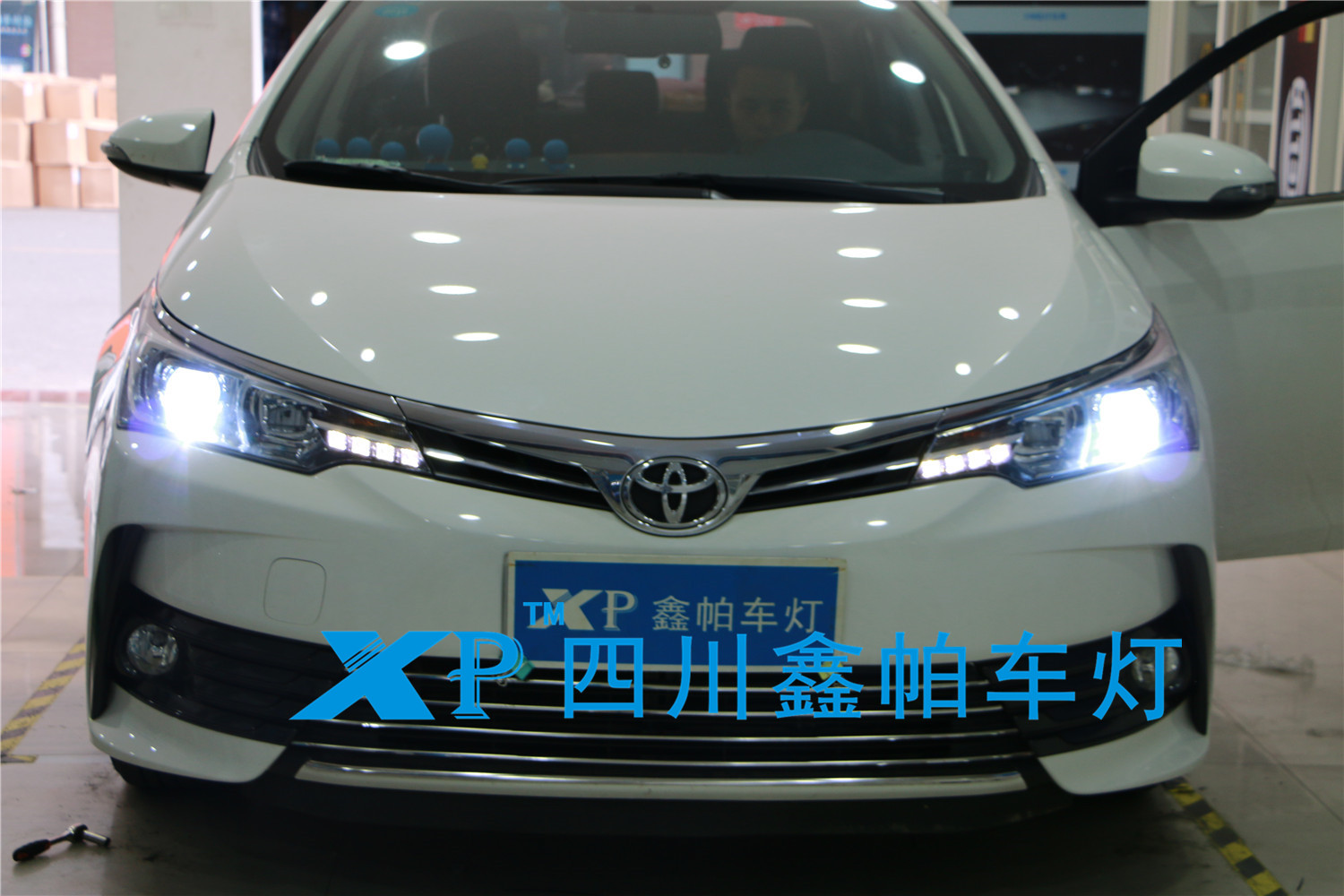 豐田卡羅拉成都專業(yè)改燈鑫帕車燈LED雙光透鏡氙氣燈激光燈海拉Q5