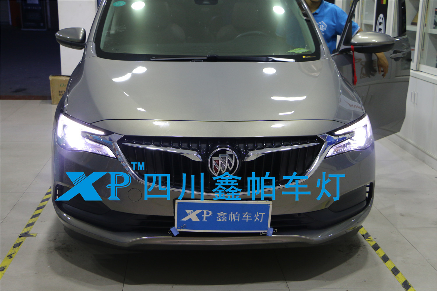 成都改燈哪里好，成都鑫帕車燈別克GL8大燈升級智能LED年審無憂