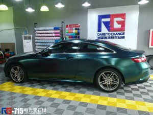 奔馳E級貼膜改色電光墨綠 英國RG名車改色龍華加盟店出品
