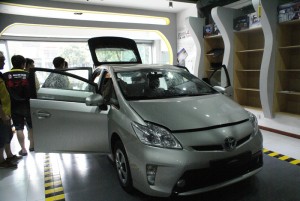 豐田普銳斯全車隔音安博士汽車隔音改裝隔熱降噪（包括頂棚）重慶渝大昌汽車音響