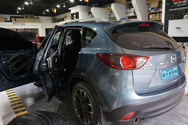 重慶汽車音響改裝哪家好？重慶渝大昌馬自達(dá)CX-5音響改裝意大利史泰格和德國(guó)零點(diǎn)