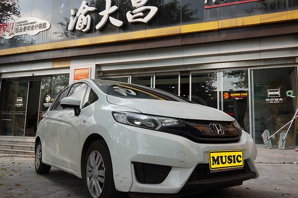 重慶汽車音響改裝哪家好？重慶渝大昌本田飛度音響改裝意大利史泰格三分頻A柱主機倒模
