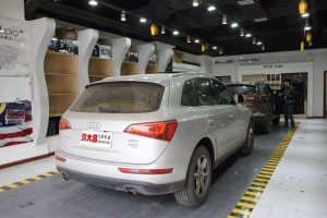 重慶汽車音響改裝哪家專業(yè)？重慶渝大昌奧迪Q5音響改裝美國來福喇叭功放低音備胎倒模