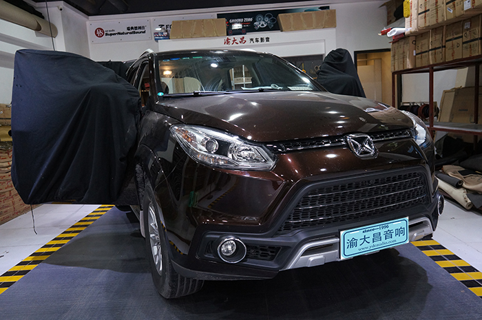 重慶汽車音響改裝哪家好？重慶渝大昌江鈴馭勝音響改裝德國零點三分頻A柱主機低音倒模