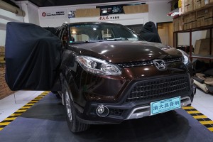 重慶汽車音響改裝哪家好？重慶渝大昌江鈴馭勝音響改裝德國零點(diǎn)三分頻A柱主機(jī)低音倒模