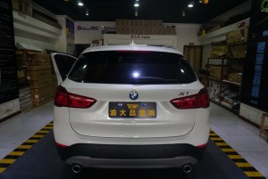 重慶汽車音響改裝哪家好重慶渝大昌寶馬X1音響改裝德國零點(diǎn)專用三分頻喇叭DSP功放