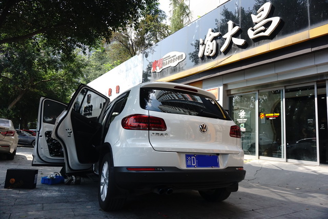 重慶汽車音響改裝哪家好？重慶渝大昌大眾途觀汽車音響改裝瑞典卓美XU6.2C喇叭