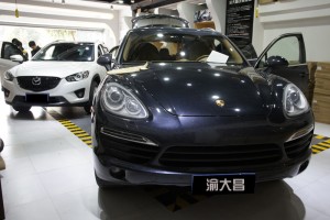 重慶汽車音響改裝哪家好？重慶渝大昌保時(shí)捷卡宴汽車音響改裝德國(guó)零點(diǎn)三分頻喇叭功放