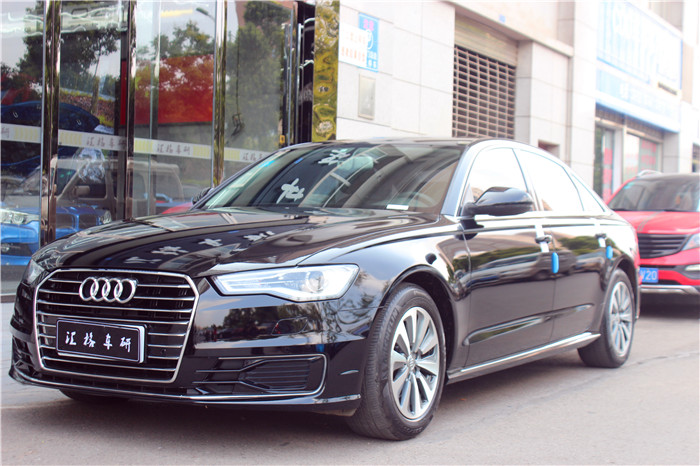 長(zhǎng)沙奧迪全車改色貼膜美國(guó)禿鷹Teckwrap高亮黑車身改色膜
