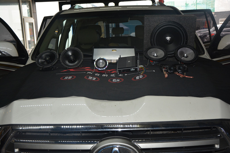 陸地巡洋艦原車汽車音響怎么樣，唐山車主為您提供音響改裝實例